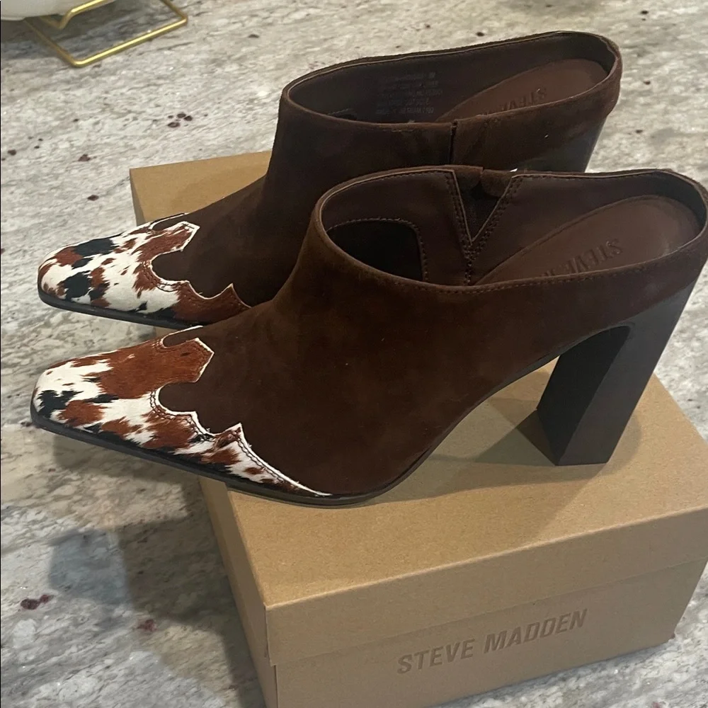 Steve Madden Brown and White cowhide Heeled Mules - Picture 3 of 9